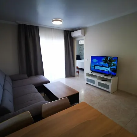 דירה Costa Sol, 1 Bedroom Apartment. ארונה